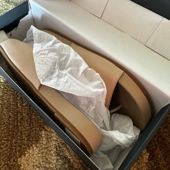 Eileen Fisher Women's Cream Sandals - Picture 6 of 8